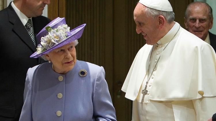 A rainha Elizabeth 2ª vestiu lilás para encontrar o papa Francisco em 2014 A rainha Elizabeth 2ª vestiu lilás para encontrar o papa Francisco em 2014