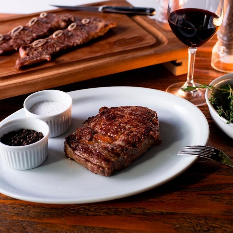 Ribeye e assado de tira do Varanda, em São Paulo Ribeye e assado de tira do Varanda, em São Paulo