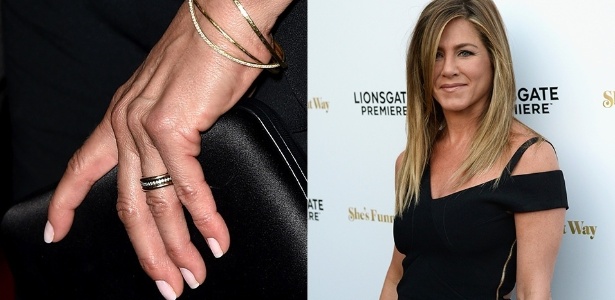 Jennifer Aniston exibe sua aliança de ouro cravejada de diamantes na pré-estreia do filme "Um Amor a Cada Esquina", em Los Angeles