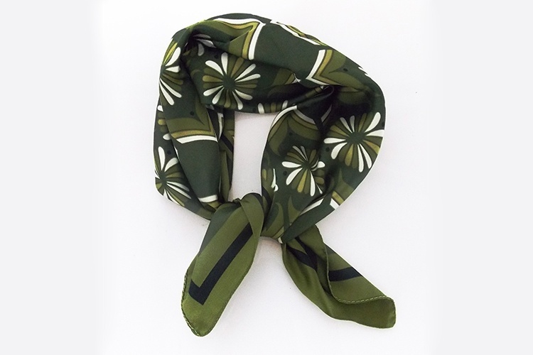 Modelo de seda italiana, da Josefina Rosacor. Preço: R$ 49. Informação: www.josefinarosacor.com.br | Preços e disponibilidade pesquisados em setembro de 2015 e sujeitos a alterações - Divulgação