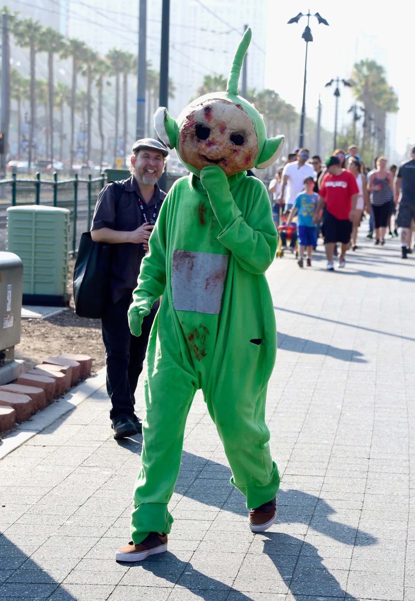 23.jul.2016 - Uma mistura de teletubbie com zumbi passeia pelo terceiro dia da San Diego Comic-Con - Frazer Harrison/Getty Images