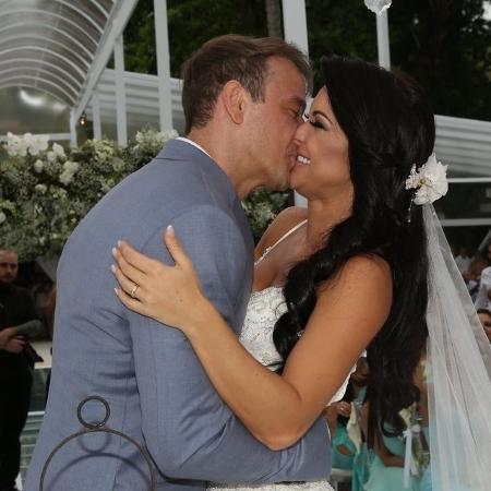 Rogério Padovan e a noiva se beijam no altar - Denilson Santos e Raphael Castello/AgNews - Denilson Santos e Raphael Castello/AgNews