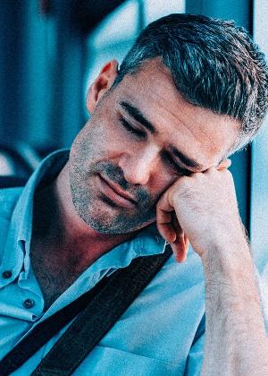 Resultado de imagem para velhinho a dormir na missa