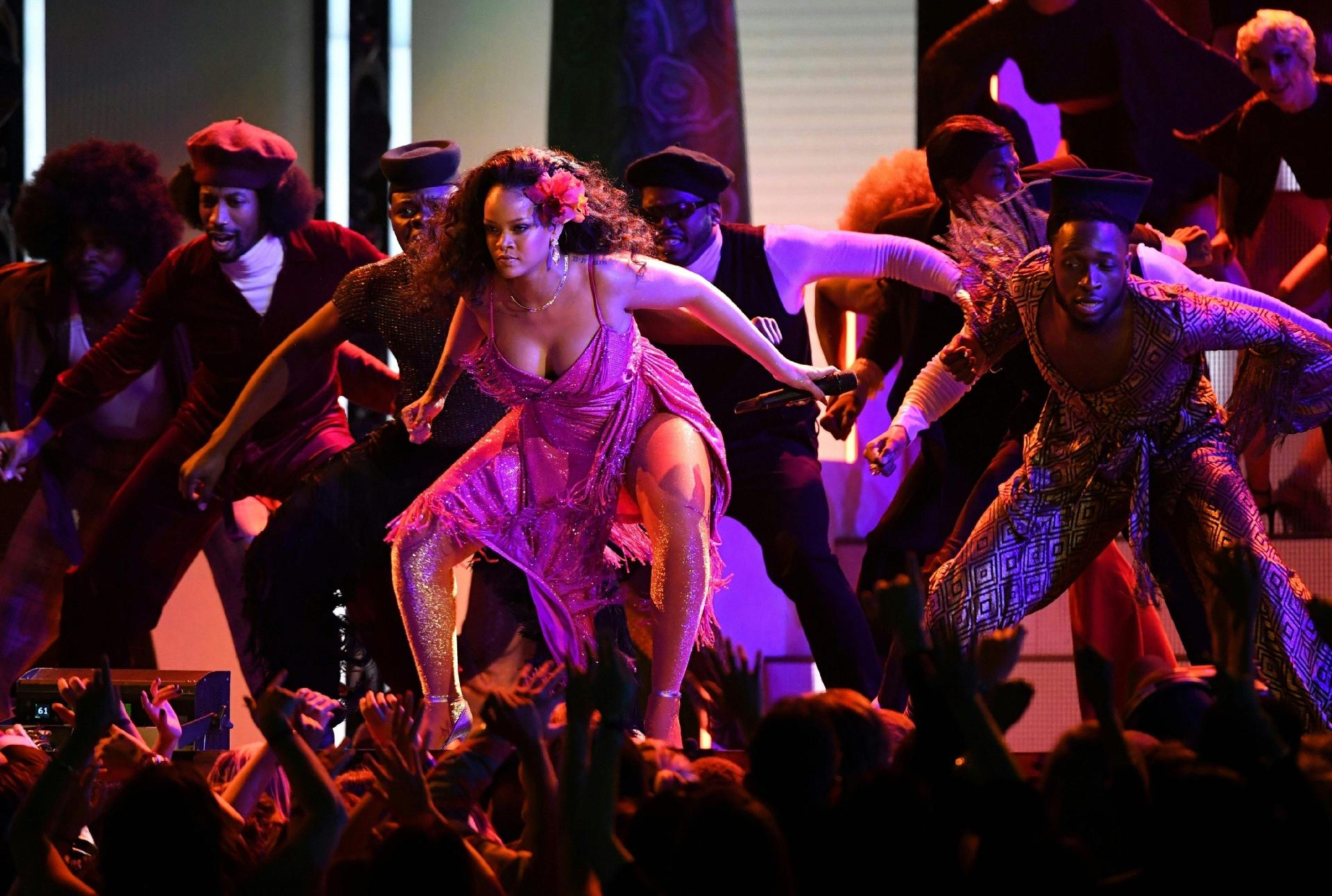 Rihanna faz performance arrasadora da música "Wild Thoughts" no Grammy 2018 - Timothy A. Clary/AFP