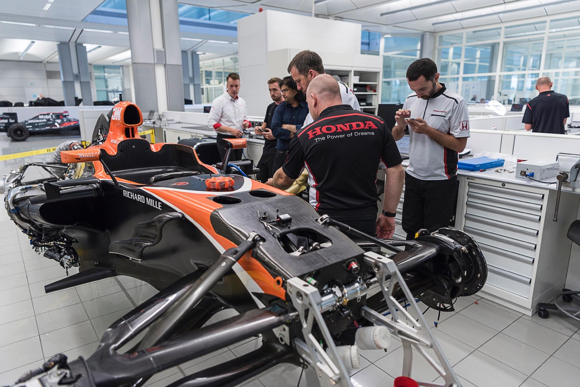 Série da Amazon Prime Video, "Grand Prix Driver", mostra os bastidores da fracassada temporada 2017 da McLaren na Fórmula 1 - Divulgação