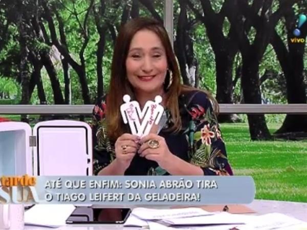 Sonia Abrão tira Tiago Leifert e Boninho da geladeira do programa "A Tarde É Sua"
