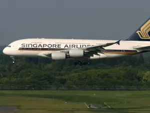 Passageiro morre após forte turbulência em voo da Singapore Airlines