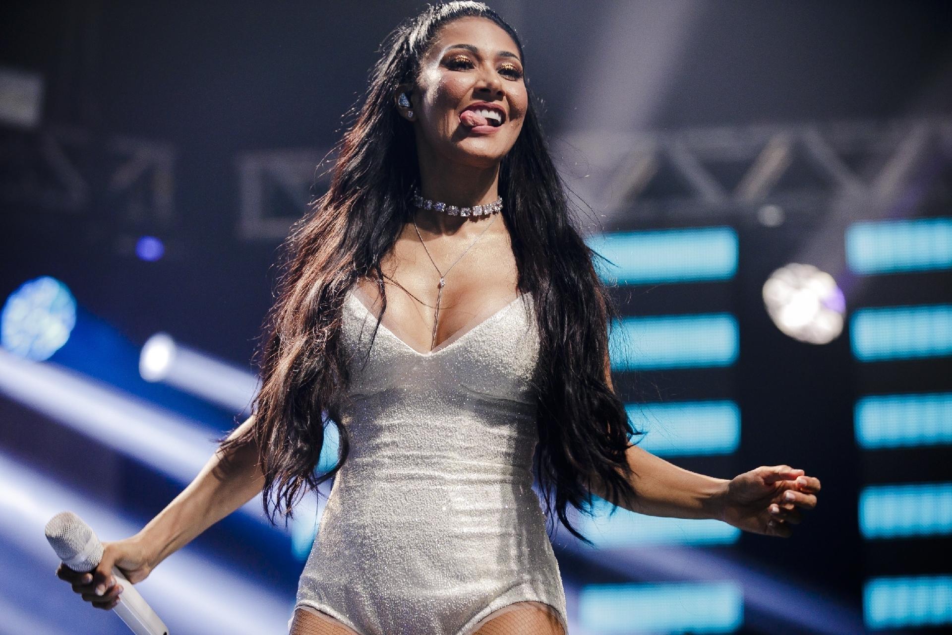 Animada, Simaria faz careta na volta aos palcos após quatro meses tratando problemas de saúde - Mariana Pekin/UOL