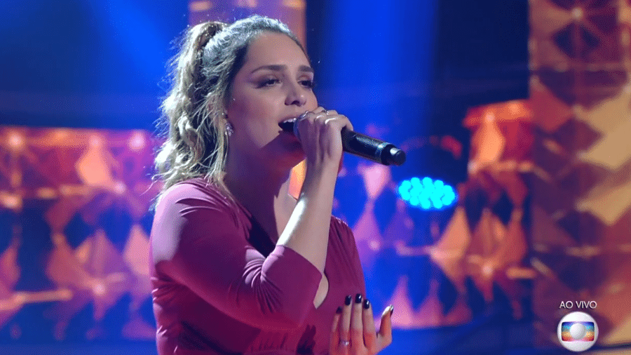 A cantora Laís Yasmin se apresenta no "The Voice Brasil" - Reprodução/TV Globo