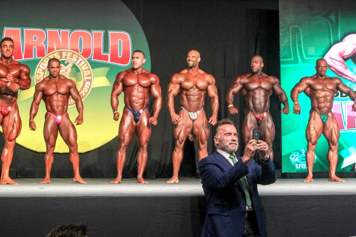 Arnold Schwarzenegger prestigiou o evento de bodybuilding e acompanhou a apresentação dos atletas - Marcello Sá Barreto/Brazil News