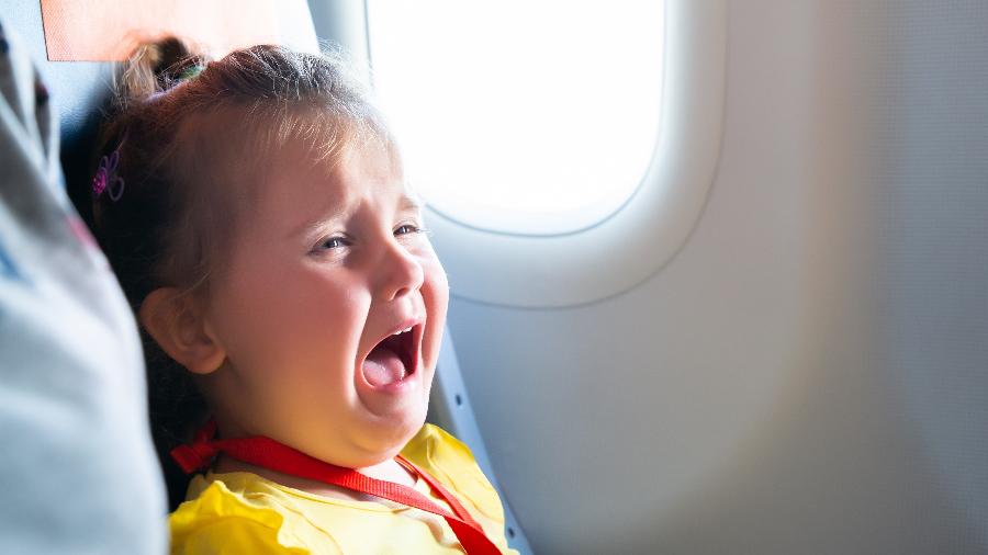 Japan Airlines lança ferramenta para combater crianças que gritam no avião - Getty Images/iStockphoto