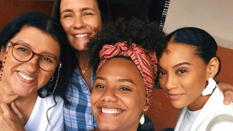 As atrizes Regina Casé, Adriana Esteves, Jéssica Ellen e Taís Araújo nos bastidores das gravações de "Amor de Mãe" - Reprodução/Instagram