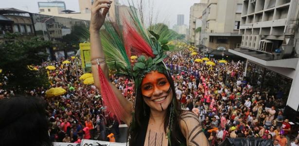 Alessandra negrini x fantasia de carnaval: o debate ajuda povos indígenas?