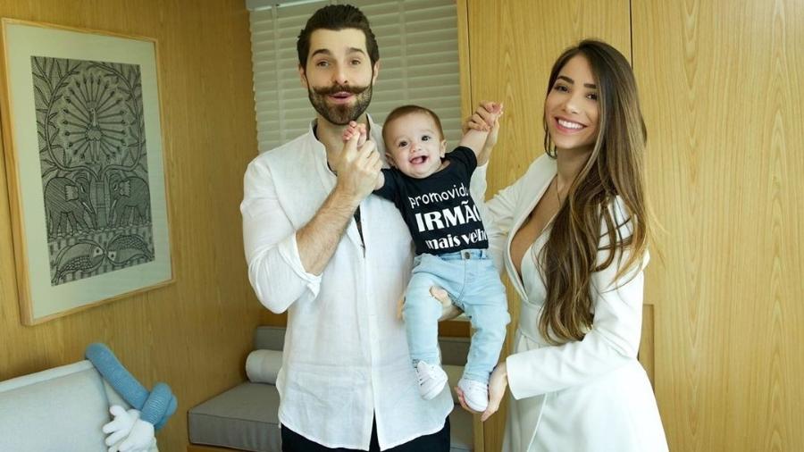 Romana Novais e Alok com o primeiro filho, Ravi - Reprodução/Instagram