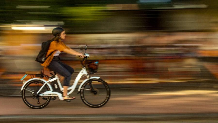 Numa ida à ótica de bicicleta, motoristas tentaram "ensinar" o meu lugar. Sem falar na quantidade abissal de assédios - Greice Baltieri/Getty Images/iStockphoto
