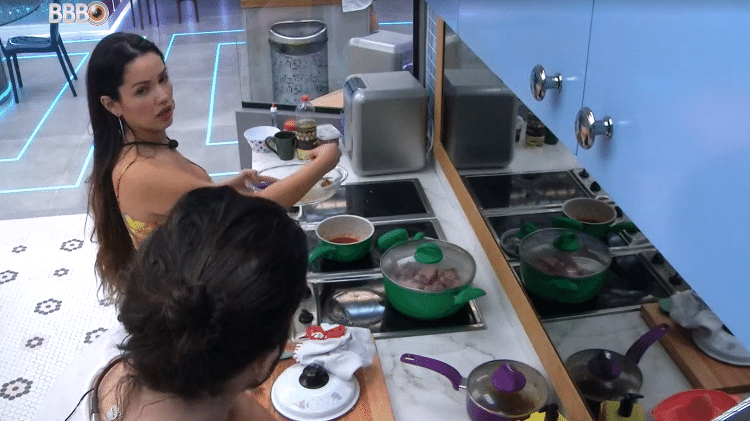 BBB 21: Juliette e Fiuk se estranham na cozinha da xepa - Reprodução / Globoplay - Reprodução / Globoplay