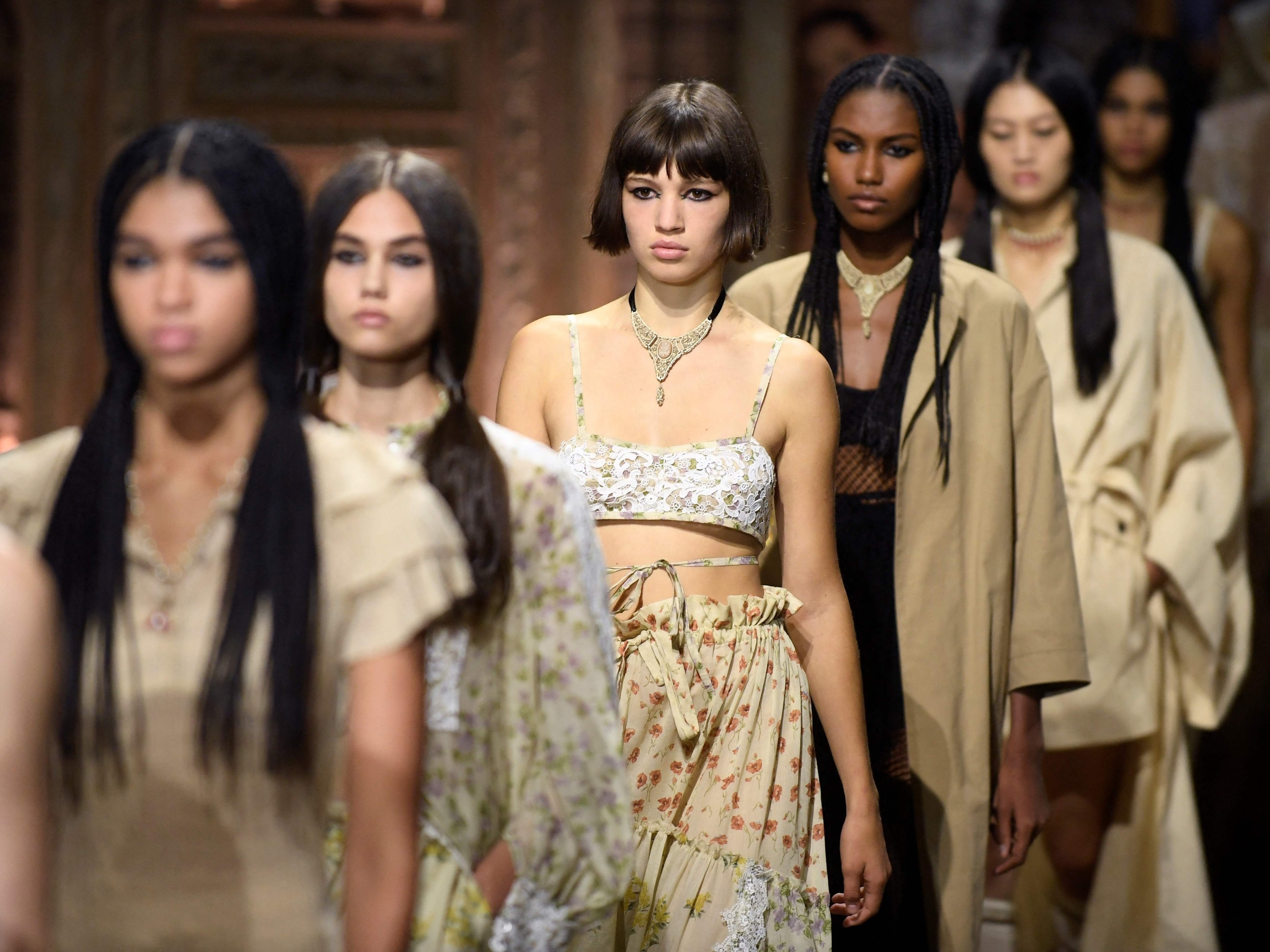 Desfile Feminino Spring-Summer 2022 em Paris