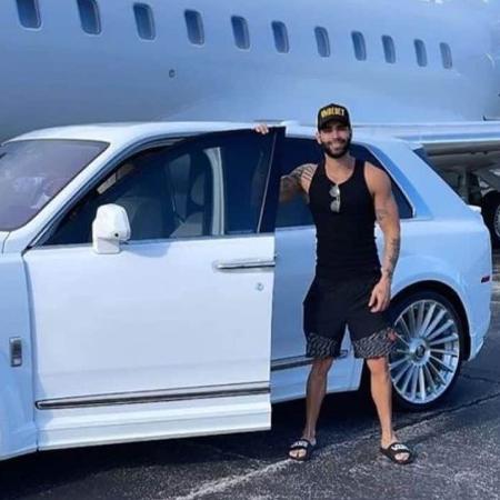 Gusttavo Lima com Rolls-Royce Cullinan