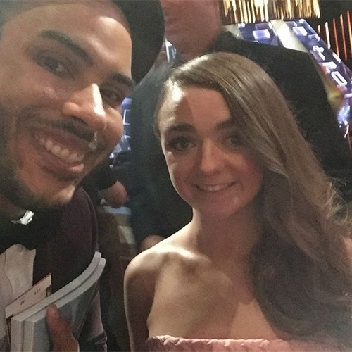 Hugo Gloss tira foto com a atriz Maisie Williams, Arya Stark de "Game of Thrones" - Reprodução/Instagram/hugogloss