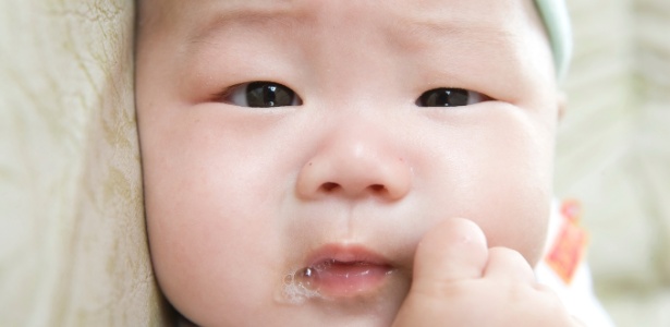 Entre três e 12 meses, bebês salivam muito por fatores do desenvolvimento - Getty Images