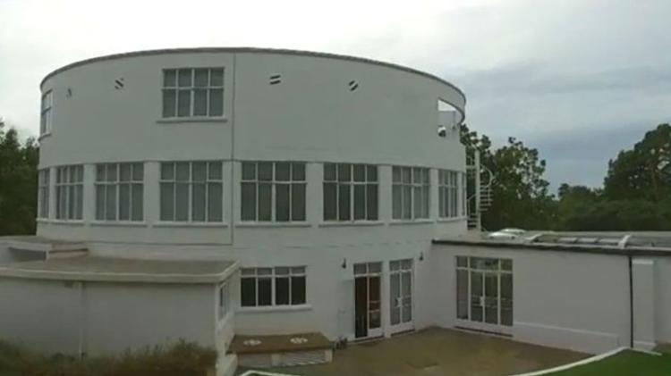 Projetada por Tunnard, casa foi desenhada pelo arquiteto Raymond McGrath - BBC - BBC