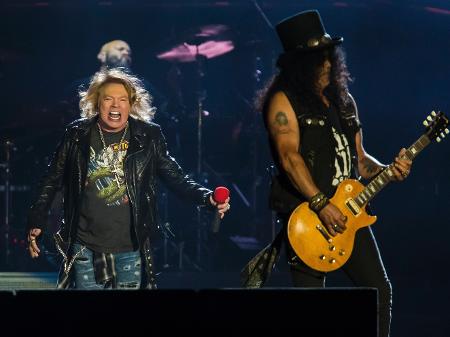 Slash e Axl Rose estão em turnê pelo mundo há dois anos com o Guns N"Roses. Em 2017, o grupo se apresentou no Rock in Rio - Bruna Prado/UOL