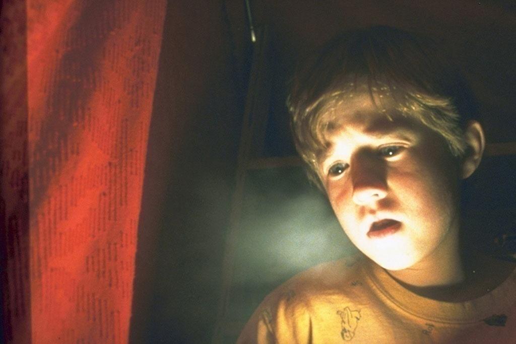 Haley Joel Osment em cena de "O Sexto Sentido" (1999) - Divulgação