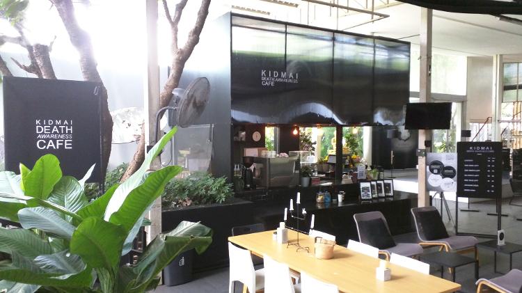 Interior do Kid Mai Death Awareness Cafe, na cidade tailandesa de Bangcoc - Divulgação/Kid Mai Death Awareness Cafe - Divulgação/Kid Mai Death Awareness Cafe