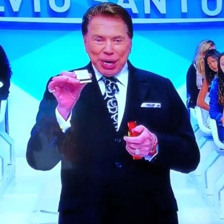 Silvio Santos anuncia "caça" a caixinha de fósforos de Jassa, seu cabeleireiro - Reprodução/SBT - Reprodução/SBT