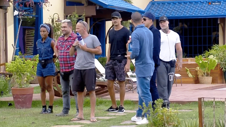 atividade em "A Fazenda" - Reprodução/PlayPlus - Reprodução/PlayPlus