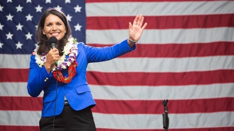 "Aloha!" é como a Tulsi Gabbard costuma começar seus discursos. Ela é candidata pelo Partido Democrata - Arquivo Pessoal