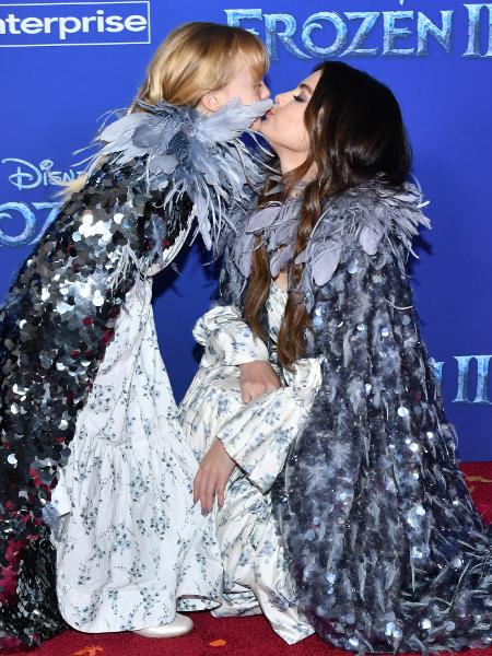 07.11.2019 - Selena Gomez com a irmã, Gracie, na pré-estreia de Frozen 2 - Getty Images