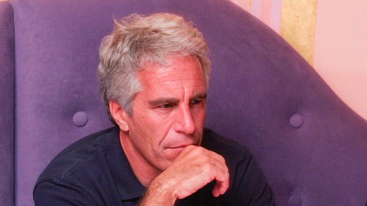 Jeffrey Epstein em foto de 2004 Jeffrey Epstein em foto de 2004