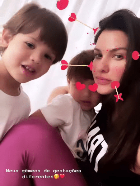 Andressa Suita com os filhos Gabriel e Samuel - Reprodução/Instagram/@andressasuita