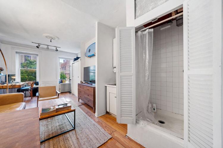 Apartment with shower in a storage room in the living room - Press Release / Compass - Press Release / Compass