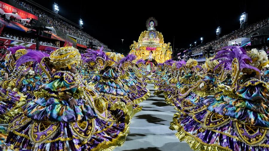 Mangueira desfila na segunda-feira de Carnaval com uma homenagem para Alcione 