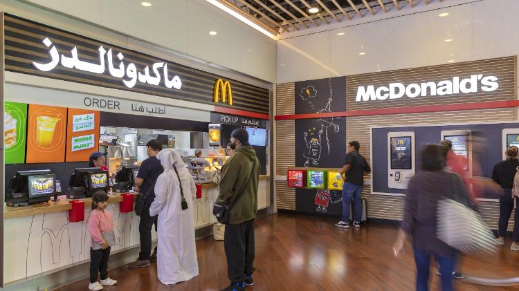 Mc Donald's na praça de alimentação do Muscat International Airport, em Omã