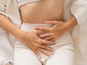 Hidratar a região vaginal impacta diretamente no prazer sexual. Entenda