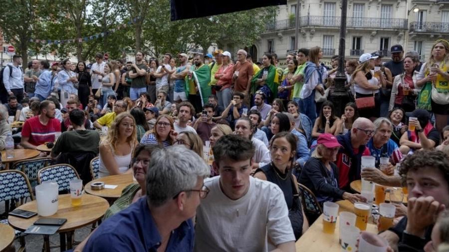 Restaurante de Paris lotado durante a cerimônia de abertura dos Jogos Olímpicos de 2024