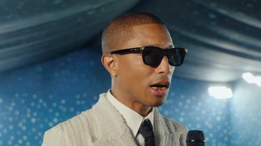 Pharrell Williams aparece com dentes de ouro no Met Gala 2025 Pharrell Williams aparece com dentes de ouro no Met Gala 2025
