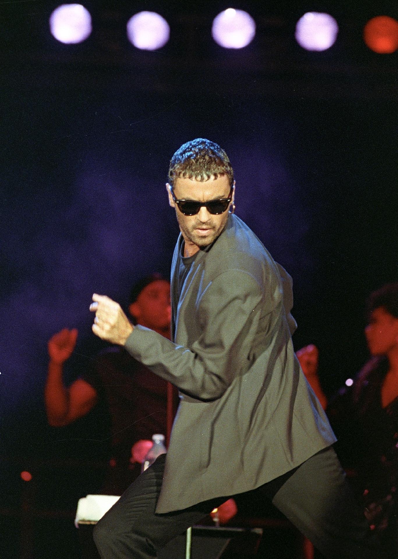 Michael George fechou as noites de 25 e 27 de janeiro de 1991. Hospedado no Copacabana Palace, ele conheceu Anselmo Feleppa, o estilista brasileiro que foi seu namorado até falecer em 1993 - Julio César Guimarães/Arquivo Pessoal