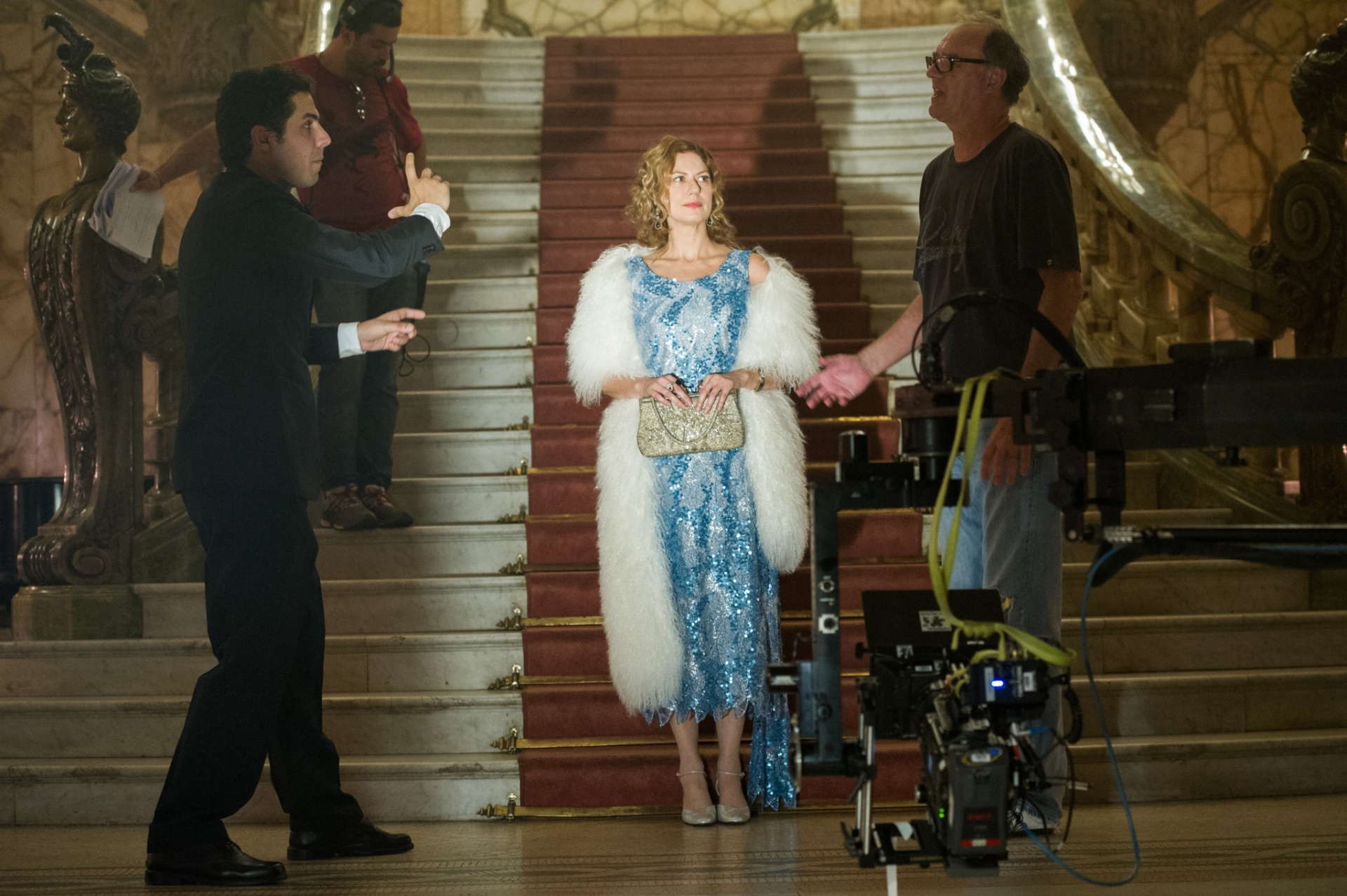 Patricia Pillar (Isabel) ensaia cena com o assistente de direção Alexandre Moretzsohn (à esq.) e o diretor de fotografia Jean Benoît Crépon - Caiuá Franco/Divulgação/TV Globo