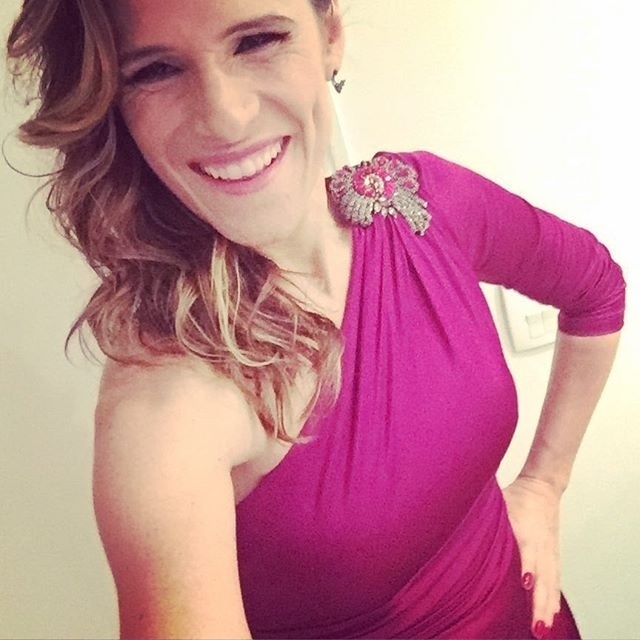 20.dez.2015 - "Rosa pra comemorar o amor de @paulogustavo31 e @thalesbretas!", escreveu Ingrid Guimarães em seu perfil no Instagram - Reprodução/Instagram/ingridguimaraesoficial