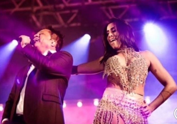 bailarina, Juliana dança no show do cantor Leonardo - Reprodução/Arquivo pessoal