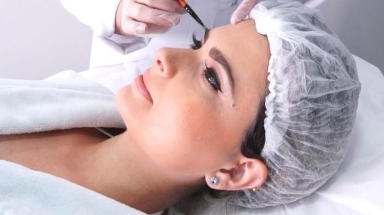 Técnica de alisamento de sobrancelha garante pelos no lugar - Divulgação/Siluets - Divulgação/Siluets