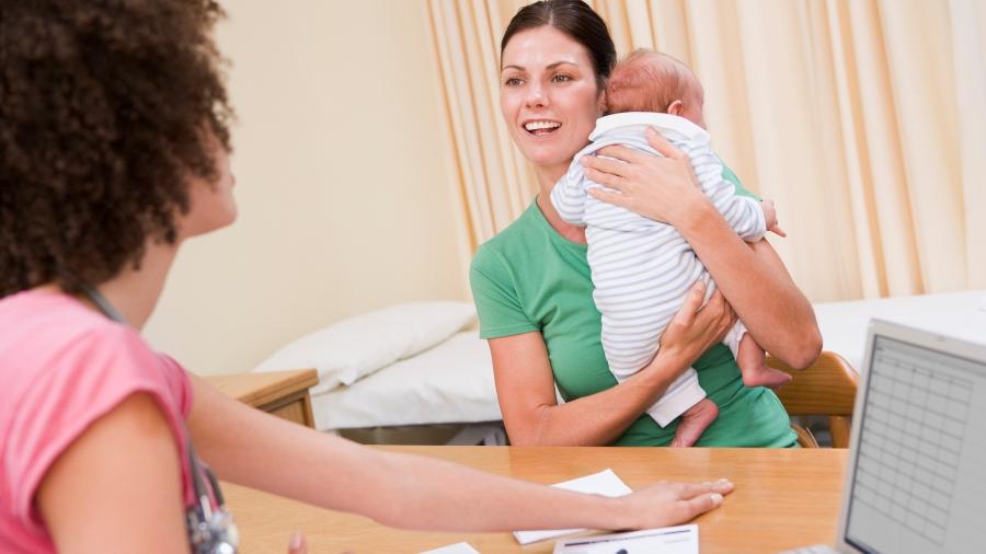 Mãe e bebê têm direitos durante a gestação, o parto e após o nascimento - Getty Images
