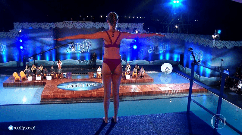 29.out.2016 - O "Saltibum" é um dos principais carros-chefe do "Caldeirão do Huck" e funciona assim: no jogo, os participantes são divididos em dois grupos, azul e vermelho. Quatorze famosos participam da edição 2016 do quadro - Reprodução/TV Globo