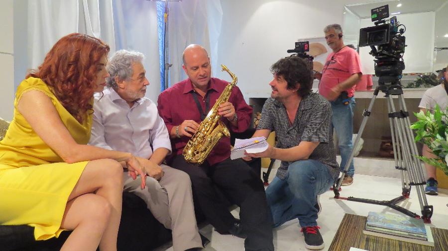 Ao lado de Françoise Fourton Pedro Paulo Rangel, Derico recebe orientações do diretor André Pellenz na série "Prata da Casa" - Divulgação/Fox