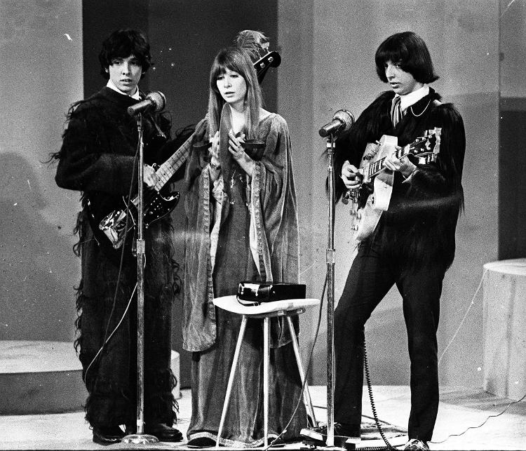 Os irmãos Sérgio e Arnaldo Batista e Rita Lee, integrantes do grupo Os Mutantes no 3 Festival de Música Popular Brasileira da Record, em 1967 - Acervo UH - Acervo UH