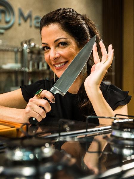 A apresentadora Ana Paula Padrão no cenário do "Master Chef", um dos raros formatos que funcionam - Eduardo Anizelli/Folhapress